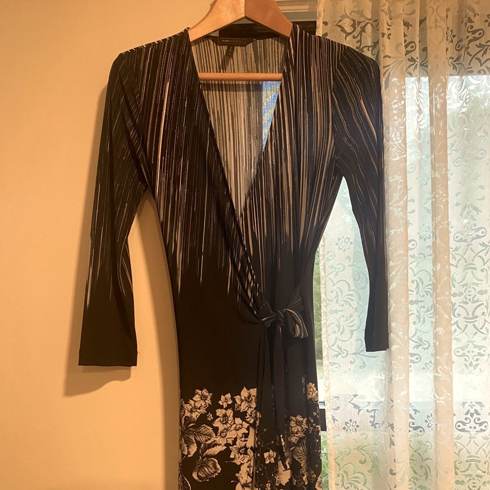 Navy and white BCBGmaxazria midi dress XS